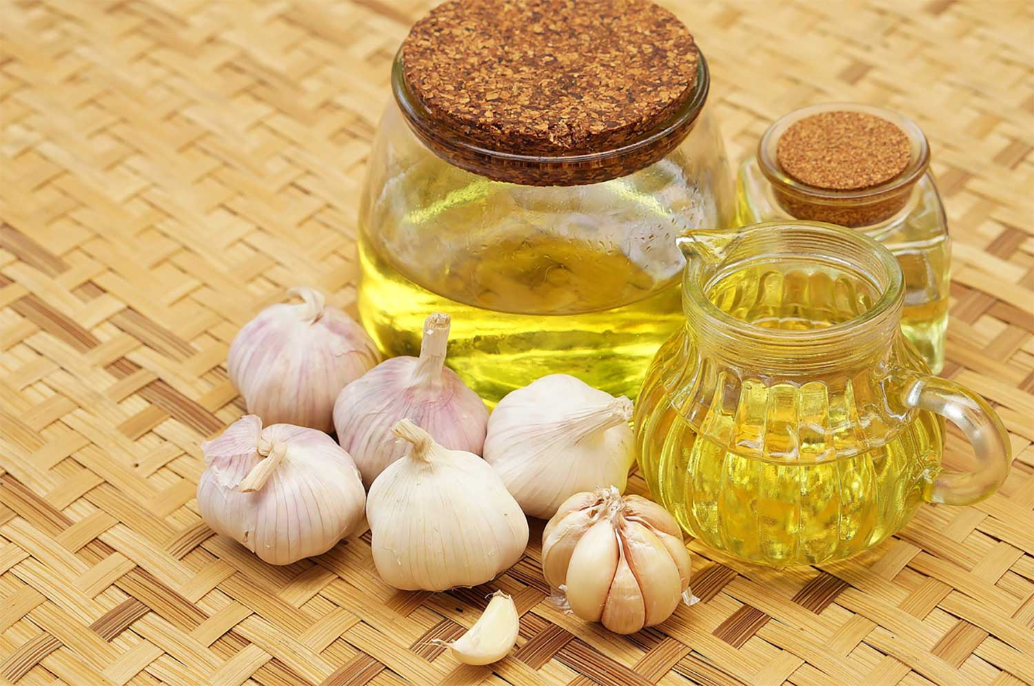 Extraction method of garlic oil